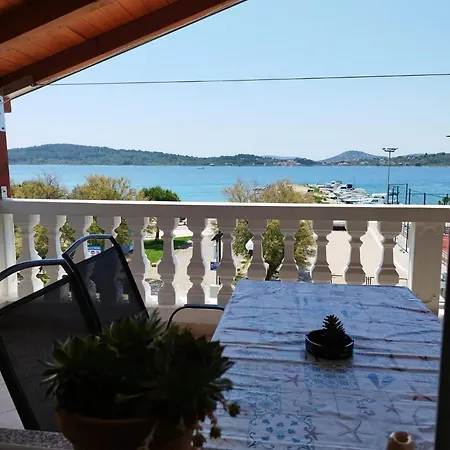 Skroza Apartment *